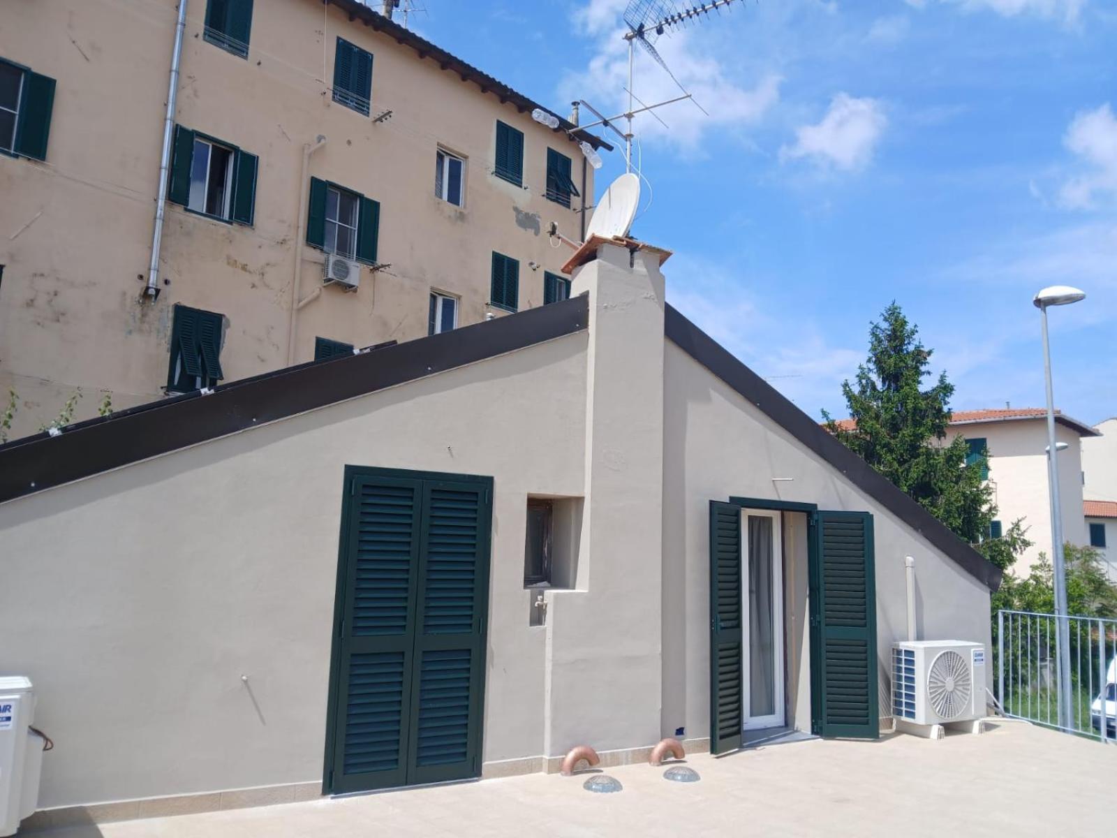 Apartamento Casa N 1 Con Parcheggio Privato E Colonnina Ricarica Livorno Exterior foto